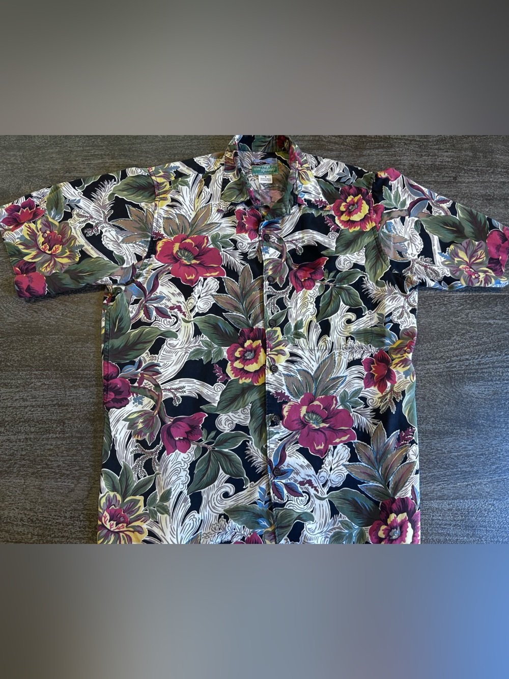 Men's Floral Hawai’i Shirt, vintage, looks great